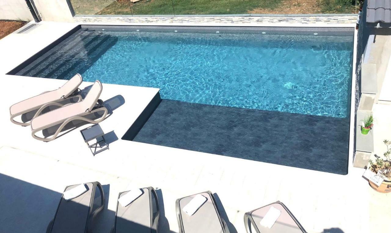 Croliday Apartment With Pool Nin Vrsi Exterior photo